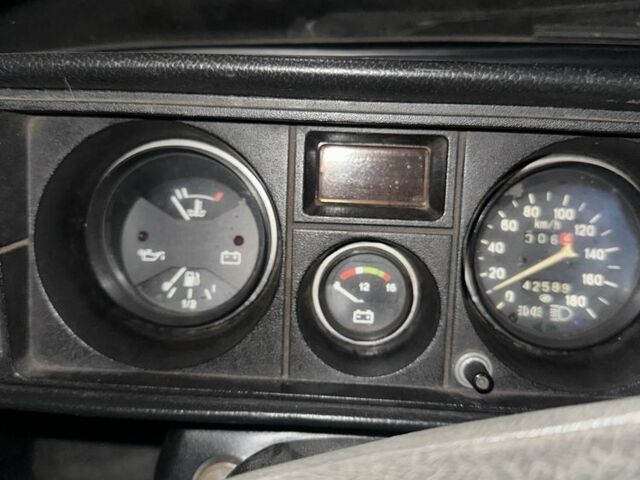 Красный ВАЗ 2105, объемом двигателя 1.5 л и пробегом 100 тыс. км за 1000 $, фото 9 на Automoto.ua