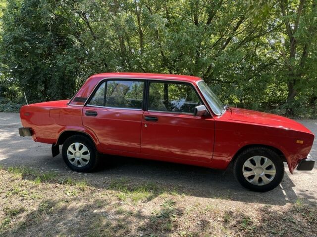 Красный ВАЗ 2105, объемом двигателя 1.5 л и пробегом 220 тыс. км за 900 $, фото 2 на Automoto.ua