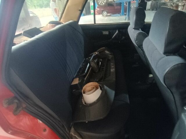 Красный ВАЗ 2105, объемом двигателя 1.5 л и пробегом 70 тыс. км за 400 $, фото 3 на Automoto.ua