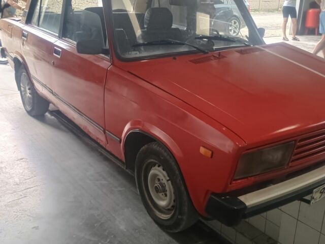 Красный ВАЗ 2105, объемом двигателя 1.5 л и пробегом 70 тыс. км за 400 $, фото 1 на Automoto.ua