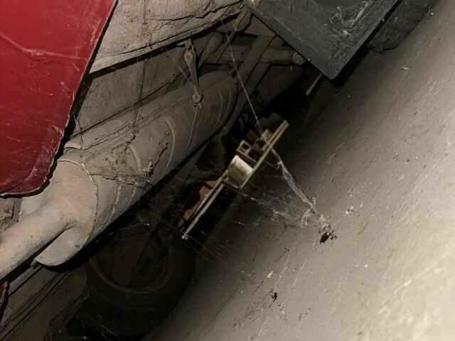 Красный ВАЗ 2105, объемом двигателя 1.5 л и пробегом 100 тыс. км за 1000 $, фото 10 на Automoto.ua