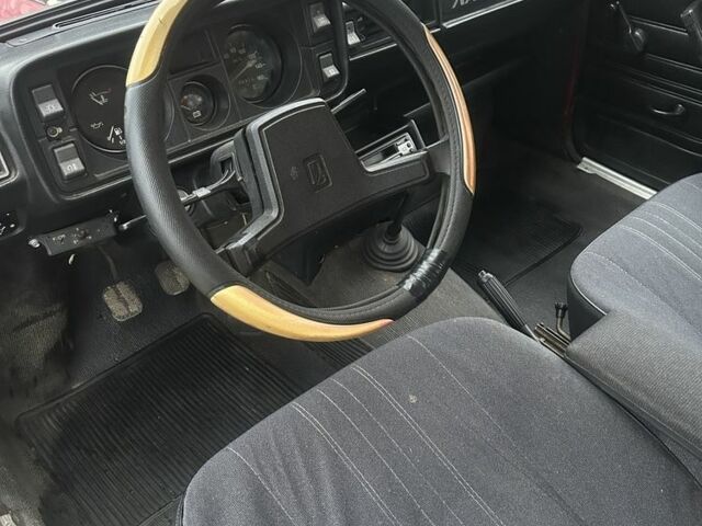 Красный ВАЗ 2105, объемом двигателя 1.5 л и пробегом 88 тыс. км за 1100 $, фото 5 на Automoto.ua