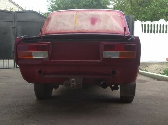 Красный ВАЗ 2105, объемом двигателя 1.5 л и пробегом 300 тыс. км за 850 $, фото 1 на Automoto.ua