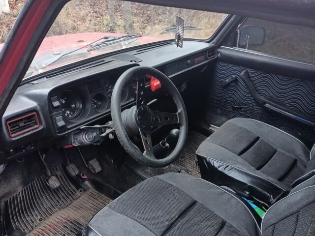 Червоний ВАЗ 2105, об'ємом двигуна 1.5 л та пробігом 200 тис. км за 332 $, фото 2 на Automoto.ua