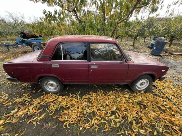 Красный ВАЗ 2105, объемом двигателя 1.5 л и пробегом 60 тыс. км за 1000 $, фото 4 на Automoto.ua