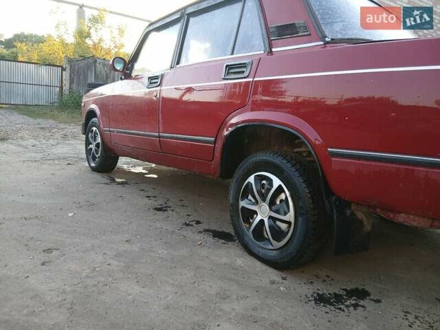 Красный ВАЗ 2105, объемом двигателя 1.5 л и пробегом 300 тыс. км за 600 $, фото 3 на Automoto.ua