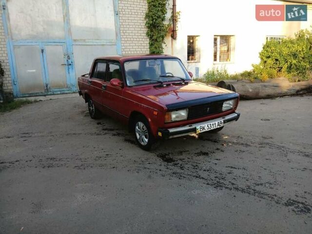 Красный ВАЗ 2105, объемом двигателя 1.5 л и пробегом 300 тыс. км за 600 $, фото 2 на Automoto.ua