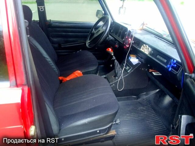 Красный ВАЗ 2105, объемом двигателя 1.5 л и пробегом 144 тыс. км за 1050 $, фото 7 на Automoto.ua
