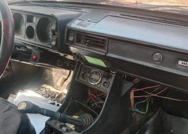 Червоний ВАЗ 2105, об'ємом двигуна 1.5 л та пробігом 200 тис. км за 287 $, фото 4 на Automoto.ua