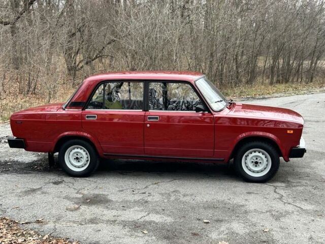 Красный ВАЗ 2105, объемом двигателя 1.5 л и пробегом 37 тыс. км за 2750 $, фото 3 на Automoto.ua