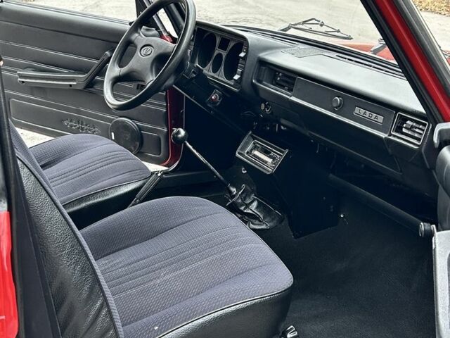 Красный ВАЗ 2105, объемом двигателя 1.5 л и пробегом 37 тыс. км за 2750 $, фото 12 на Automoto.ua