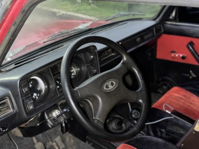 Красный ВАЗ 2105, объемом двигателя 1.5 л и пробегом 60 тыс. км за 545 $, фото 7 на Automoto.ua