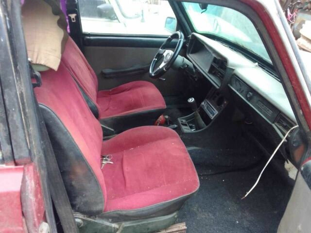 Красный ВАЗ 2105, объемом двигателя 1 л и пробегом 1 тыс. км за 203 $, фото 3 на Automoto.ua