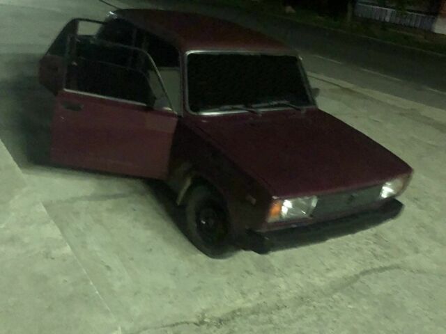 Красный ВАЗ 2105, объемом двигателя 0 л и пробегом 475 тыс. км за 600 $, фото 4 на Automoto.ua