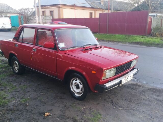 Красный ВАЗ 2105, объемом двигателя 1 л и пробегом 20 тыс. км за 558 $, фото 2 на Automoto.ua