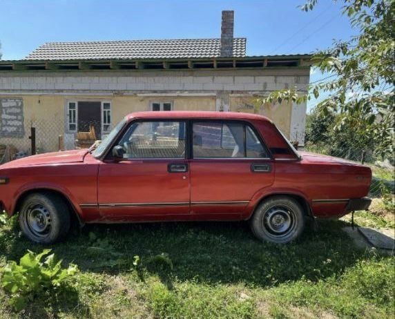 Красный ВАЗ 2105, объемом двигателя 1.3 л и пробегом 1000 тыс. км за 401 $, фото 1 на Automoto.ua