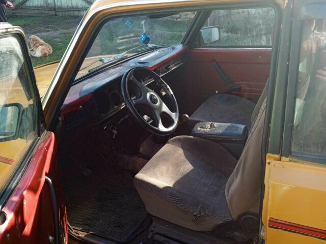 Желтый ВАЗ 2105, объемом двигателя 1.1 л и пробегом 1 тыс. км за 462 $, фото 3 на Automoto.ua