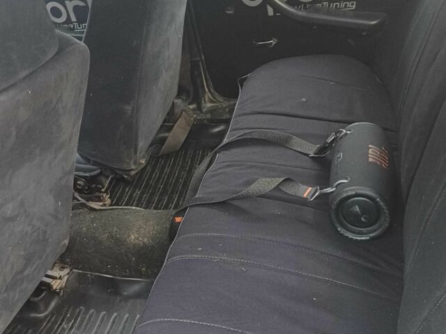 Желтый ВАЗ 2105, объемом двигателя 1.5 л и пробегом 350 тыс. км за 311 $, фото 3 на Automoto.ua