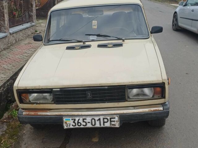 Желтый ВАЗ 2105, объемом двигателя 1.5 л и пробегом 350 тыс. км за 311 $, фото 5 на Automoto.ua