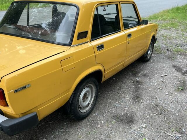 Желтый ВАЗ 2105, объемом двигателя 0 л и пробегом 2 тыс. км за 601 $, фото 3 на Automoto.ua