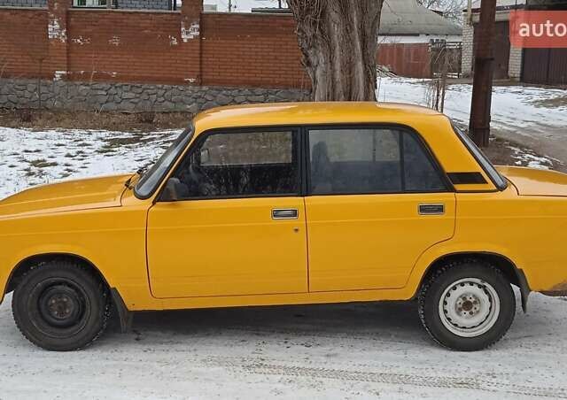 Желтый ВАЗ 2105, объемом двигателя 1.2 л и пробегом 150 тыс. км за 1200 $, фото 5 на Automoto.ua