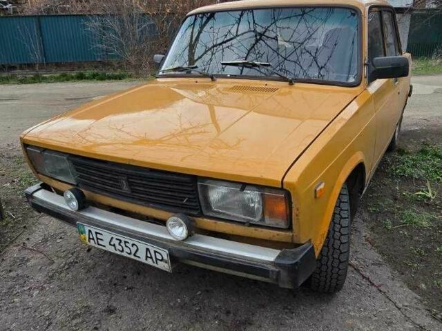Желтый ВАЗ 2105, объемом двигателя 1.3 л и пробегом 300 тыс. км за 556 $, фото 1 на Automoto.ua