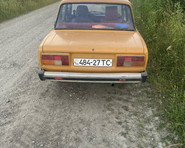 Желтый ВАЗ 2105, объемом двигателя 1.2 л и пробегом 17 тыс. км за 443 $, фото 2 на Automoto.ua