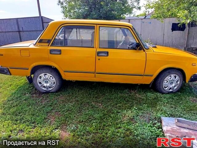 Жовтий ВАЗ 2105, об'ємом двигуна 1.3 л та пробігом 353 тис. км за 480 $, фото 1 на Automoto.ua