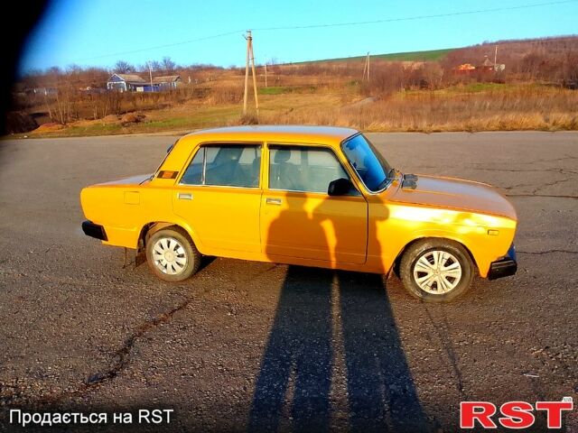 Желтый ВАЗ 2105, объемом двигателя 1.5 л и пробегом 0 тыс. км за 360 $, фото 1 на Automoto.ua