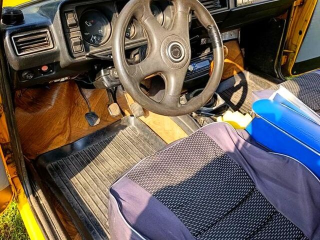 Жовтий ВАЗ 2105, об'ємом двигуна 1.3 л та пробігом 353 тис. км за 480 $, фото 4 на Automoto.ua