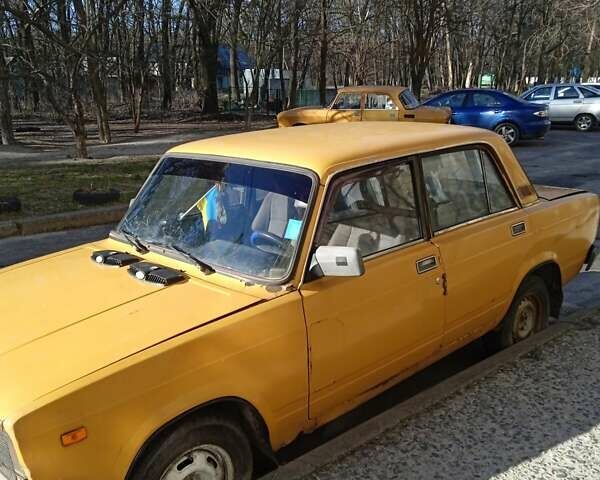 Жовтий ВАЗ 2105, об'ємом двигуна 1.6 л та пробігом 56 тис. км за 723 $, фото 1 на Automoto.ua