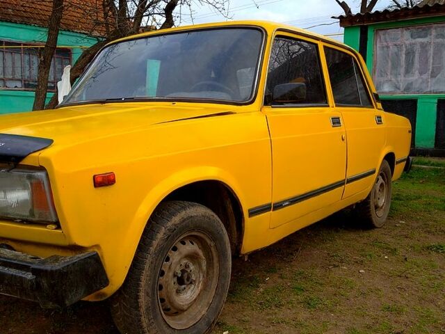 Желтый ВАЗ 2105, объемом двигателя 1.3 л и пробегом 0 тыс. км за 522 $, фото 2 на Automoto.ua
