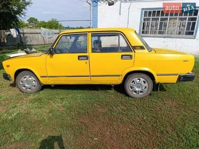 Жовтий ВАЗ 2105, об'ємом двигуна 1.3 л та пробігом 353 тис. км за 553 $, фото 2 на Automoto.ua