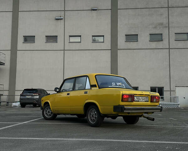 Жовтий ВАЗ 2105, об'ємом двигуна 1.2 л та пробігом 200 тис. км за 901 $, фото 6 на Automoto.ua