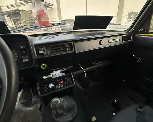 Жовтий ВАЗ 2105, об'ємом двигуна 1.2 л та пробігом 200 тис. км за 901 $, фото 29 на Automoto.ua