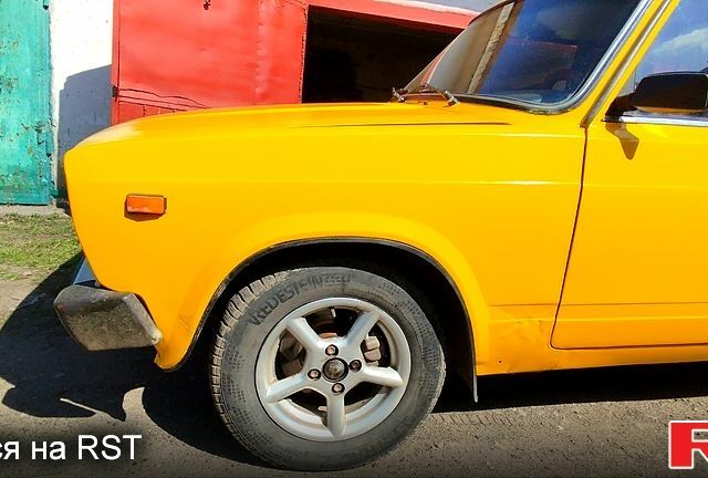 Желтый ВАЗ 2105, объемом двигателя 13 л и пробегом 720 тыс. км за 1350 $, фото 8 на Automoto.ua
