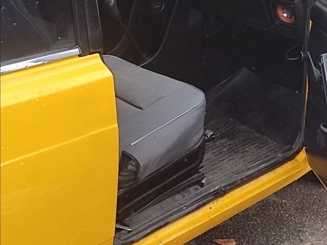 Желтый ВАЗ 2105, объемом двигателя 1.2 л и пробегом 120 тыс. км за 1097 $, фото 7 на Automoto.ua