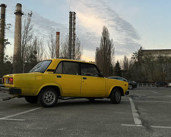 Жовтий ВАЗ 2105, об'ємом двигуна 1.2 л та пробігом 200 тис. км за 901 $, фото 11 на Automoto.ua