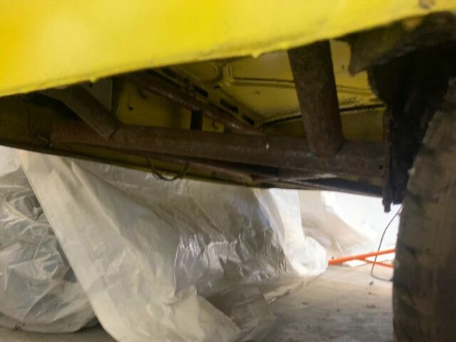 Желтый ВАЗ 2105, объемом двигателя 0 л и пробегом 10 тыс. км за 1300 $, фото 5 на Automoto.ua