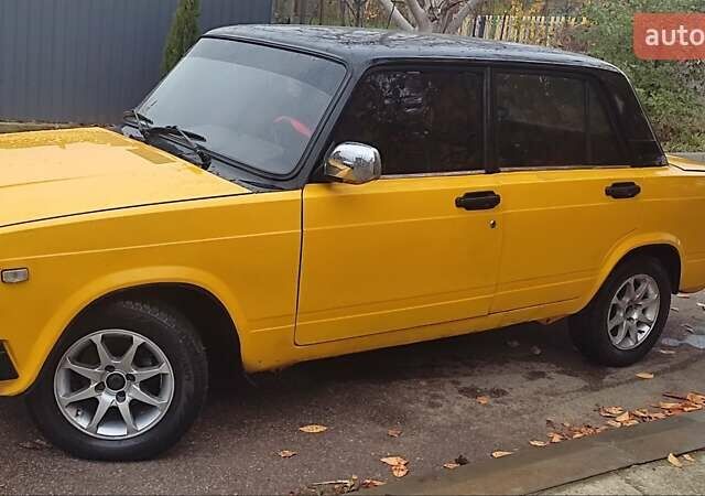 Желтый ВАЗ 2105, объемом двигателя 1.2 л и пробегом 120 тыс. км за 1097 $, фото 2 на Automoto.ua