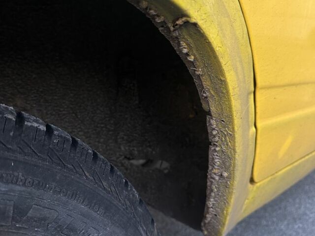 Желтый ВАЗ 2105, объемом двигателя 1.2 л и пробегом 200 тыс. км за 905 $, фото 4 на Automoto.ua