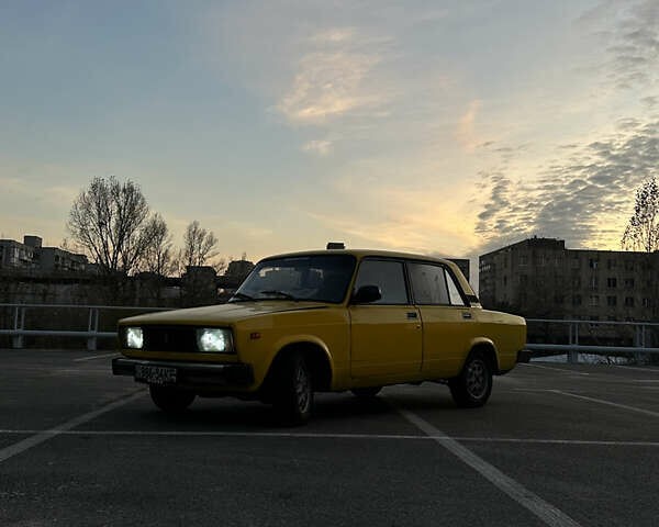 Жовтий ВАЗ 2105, об'ємом двигуна 1.2 л та пробігом 200 тис. км за 901 $, фото 1 на Automoto.ua