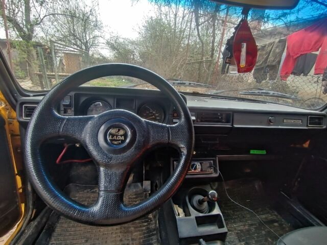 ВАЗ 2105 1983 в Ужгороде на Automoto.ua Желтый ВАЗ 2105, объемом двигателя 1.5 л и пробегом 80 тыс. км за 650 $, фото 5 на Automoto.ua