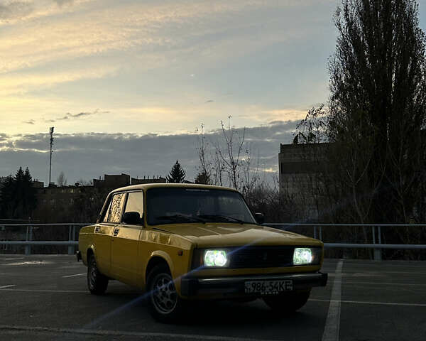 Жовтий ВАЗ 2105, об'ємом двигуна 1.2 л та пробігом 200 тис. км за 901 $, фото 16 на Automoto.ua