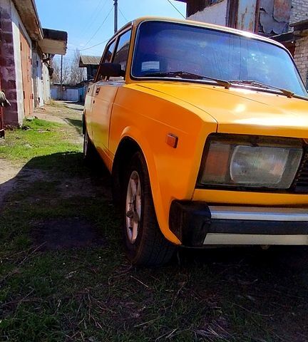 Желтый ВАЗ 2105, объемом двигателя 13 л и пробегом 720 тыс. км за 1350 $, фото 1 на Automoto.ua
