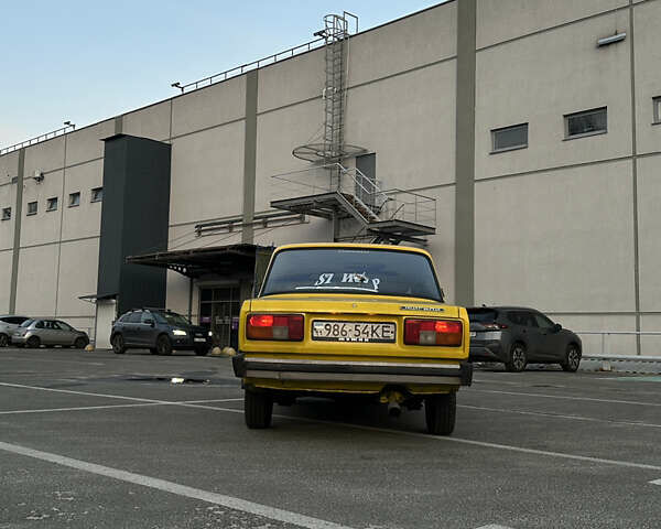 Жовтий ВАЗ 2105, об'ємом двигуна 1.2 л та пробігом 200 тис. км за 901 $, фото 7 на Automoto.ua