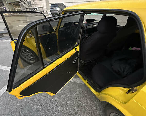 Жовтий ВАЗ 2105, об'ємом двигуна 1.2 л та пробігом 200 тис. км за 901 $, фото 31 на Automoto.ua