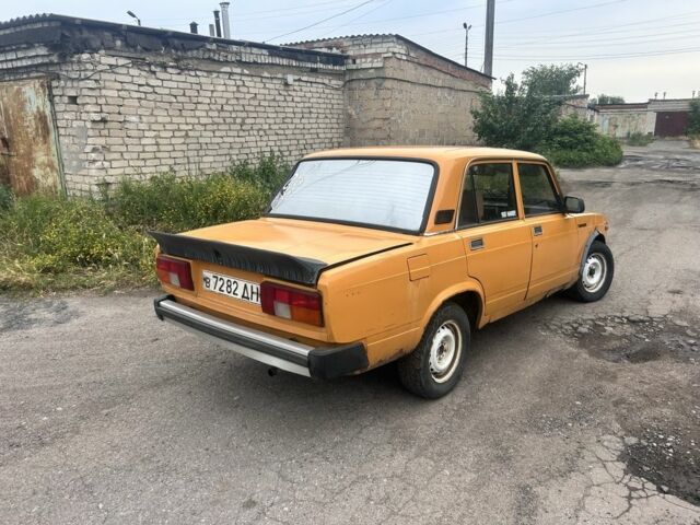 Желтый ВАЗ 2105, объемом двигателя 0 л и пробегом 100 тыс. км за 556 $, фото 2 на Automoto.ua