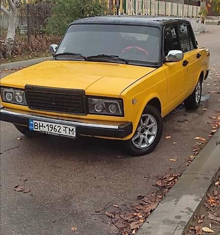 Желтый ВАЗ 2105, объемом двигателя 1.2 л и пробегом 120 тыс. км за 1097 $, фото 7 на Automoto.ua