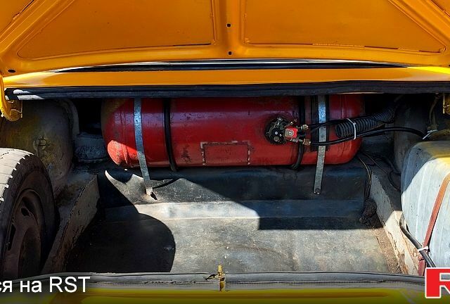 Желтый ВАЗ 2105, объемом двигателя 13 л и пробегом 720 тыс. км за 1350 $, фото 11 на Automoto.ua